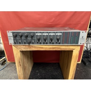 Behringer Combinator MDX 8000