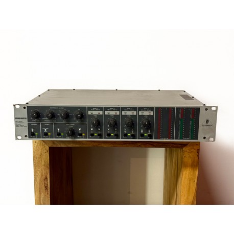 Behringer Combinator MDX 8000